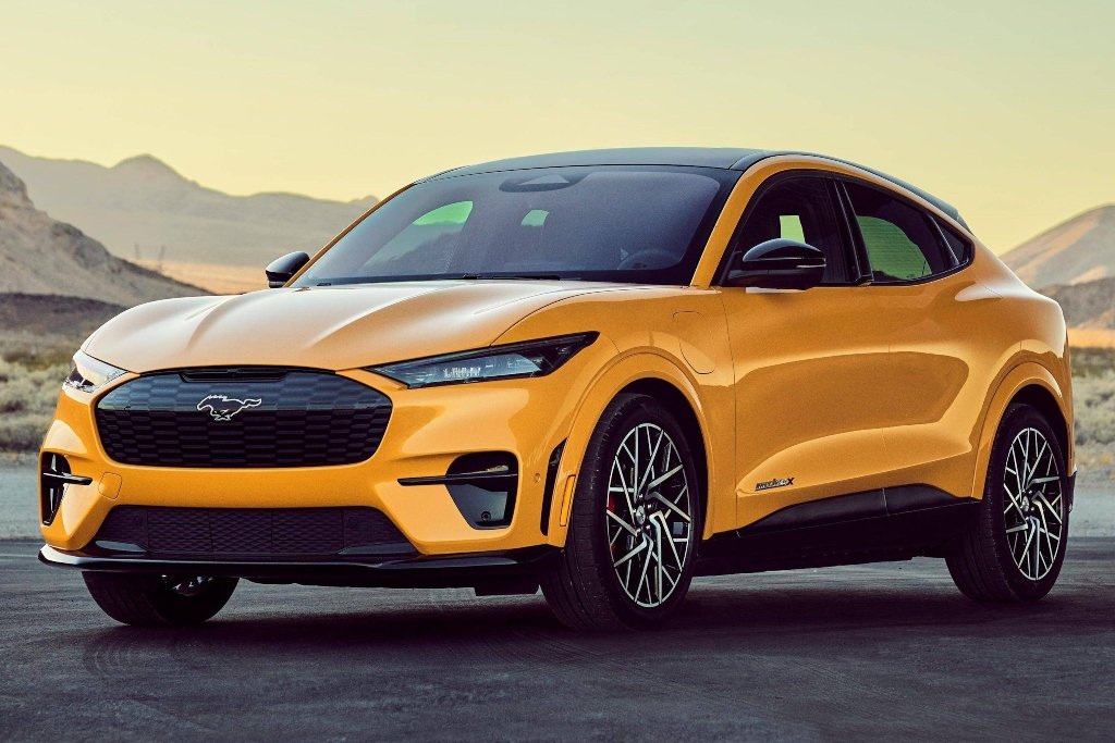 Mustang Mach-E é um dos três lançamentos eletrificados da marca para o mercado brasileiro em 2023 (Ford/Divulgação)