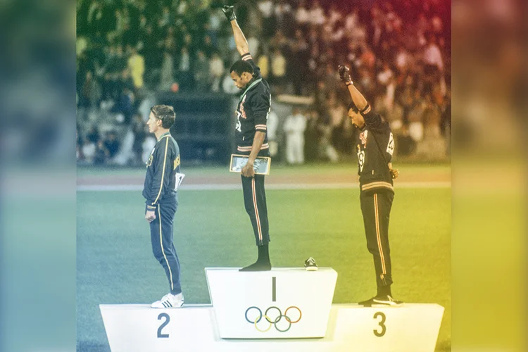 Os atletas Tommie Smith e John Carlos nos Jogos Olímpicos de 1968: punhos cerrados em apoio aos Panteras Negras (Rich Clarkson / Rich Clarkson & Associates)