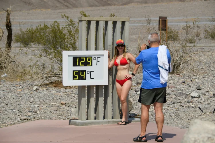 Vale da Morte: onda de calor é apenas uma parte do clima extremo que atingiu os EUA no fim de semana. (AFP/AFP)