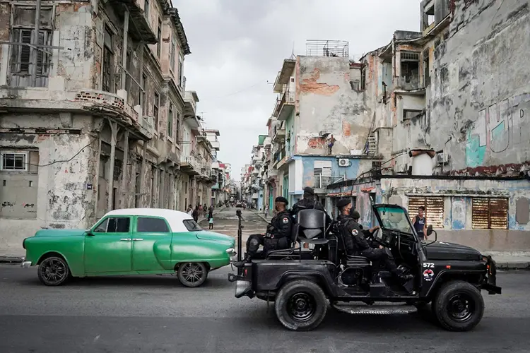 Cuba: milhares de cubanos se reuniram para raros protestos nacionais contra escassez de produtos no país. (Alexandre Meneghini/Reuters)