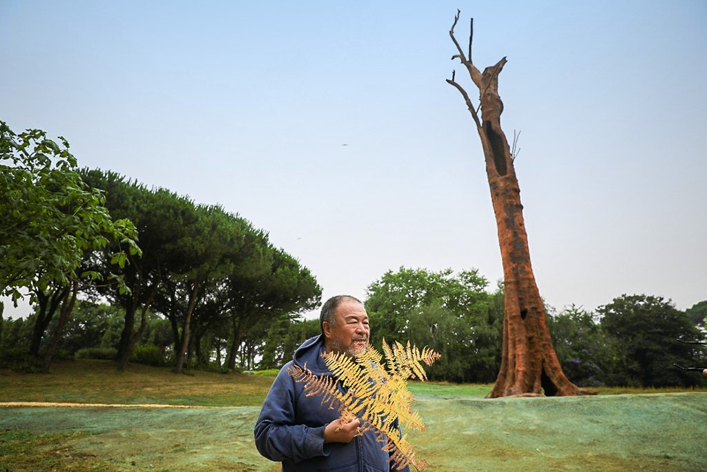 Artista chinês constrói "árvore" de ferro em protesto contra desmatamento