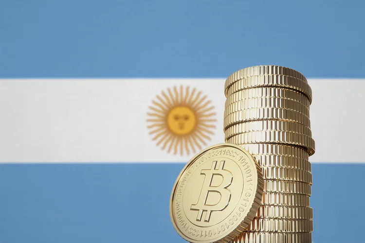 Projeto de lei quer permitir pagamento de salários com criptomoedas na Argentina (btgbtg/Getty Images)