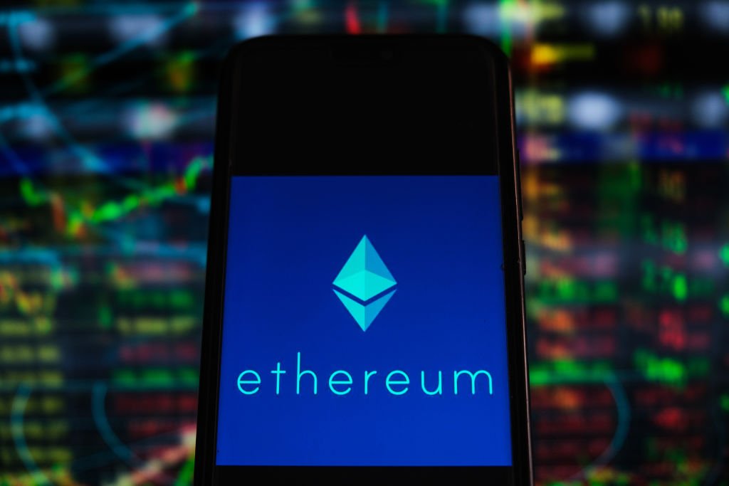 Ethereum tem mais desenvolvedores, mas concorrentes crescem mais rápido