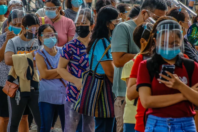 Nas Filipinas, quem não se vacinar contra covid não poderá sair de casa (Ryan Eduard Benaid/NurPhoto/Getty Images)
