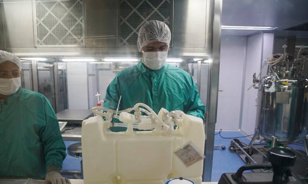 Fiocruz receberá nova remessa de insumos para vacina contra Covid-19
