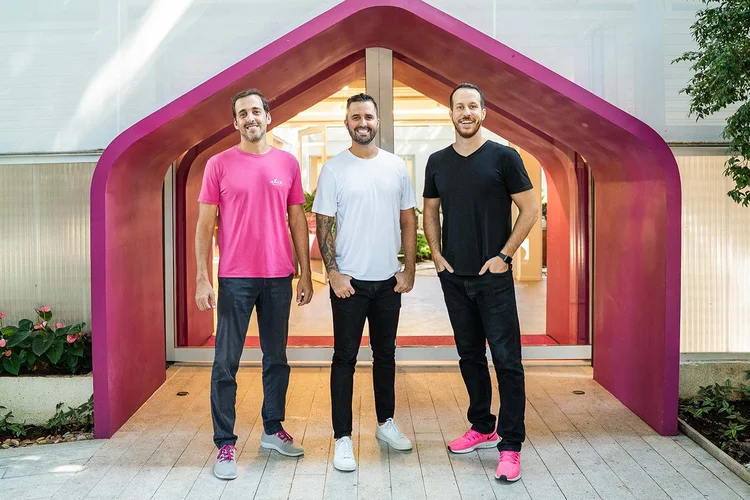 Guilherme Azevedo, André Florence e Matheus Moraes, sócios-fundadores da Alice: empresas de olho no modelo de prestação de serviços de saúde da healthtech (Divulgação/Divulgação)