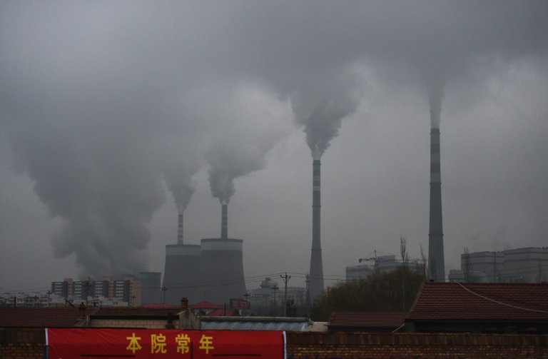 O preço médio ficará em torno de US$ 4,60 este ano, muito abaixo dos US$ 49,40 na União Europeia, diz o banco chinês Citic Securities. A China ressalta, porém, que o mercado de carbono está apenas começando (AFP/AFP Photo)