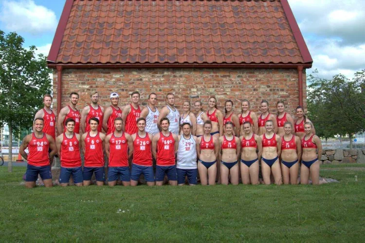 Times de handebol de praia da Noruega: diferença nos uniformes gerou críticas das jogadoras  (Federação Norueguesa de Handebol/Reprodução)
