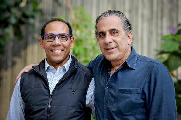Gilberto Costa, do J.P.Morgan, e Jair Ribeiro, do Parceiros da Educação e da Casa do Saber, duas lideranças do Pacto de Promoção da Equidade Racial: metodologia objetiva para alavancar debate racial nas empresas brasileiras (Divulgação/Divulgação)