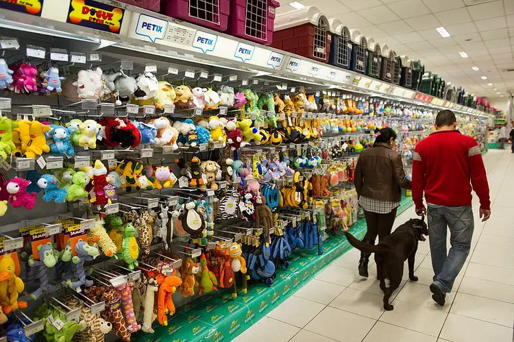 Duas coisas influenciam o momento de decisão de compra do consumidor: frete e forma de pagamento (AFP / Correspondente/Getty Images)