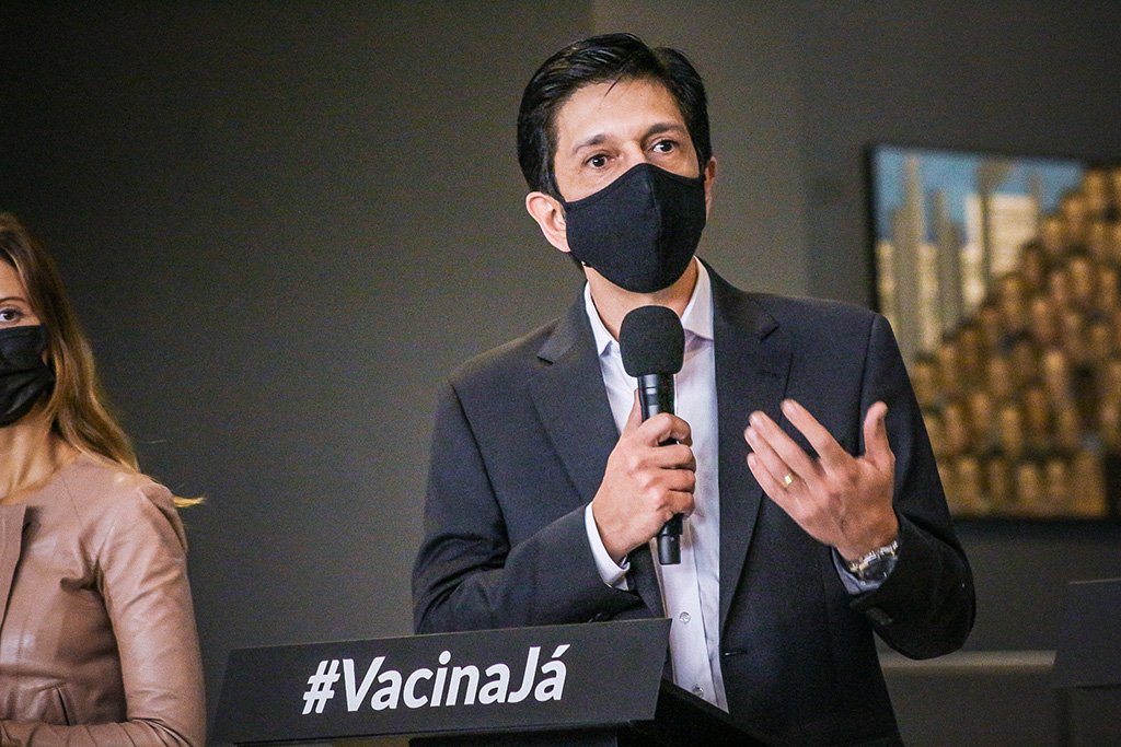 Prefeitura de SP adia vacinação de pessoas com 28 anos