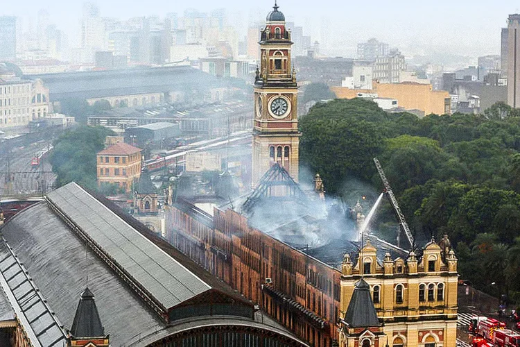 Incêndio no Museu da Língua Portuguesa (Paulo Whitaker/Reuters)