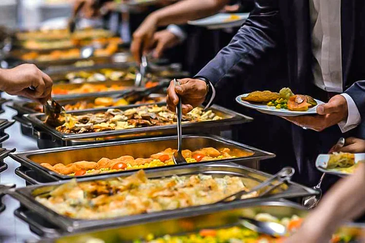Alimentação: objetivo é ajudar a reduzir o risco de ganho de peso e de doenças associadas à obesidade. (Thinkstock/Thinkstock)
