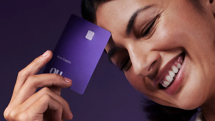 Ultravioleta: o cartão teve mais de 1 milhão de pessoas na sua lista de interesse e mais de R$ 2 milhões em crescimento do cashback oferecido (Nubank/divulgação/Divulgação)