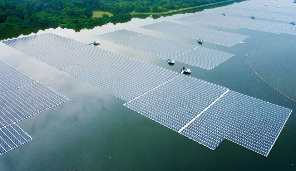 Singapura também desenvolveu 'fazendas solares' no Estreito de Johor, que o separam da península da Malásia e outras em terra (AFP/AFP)