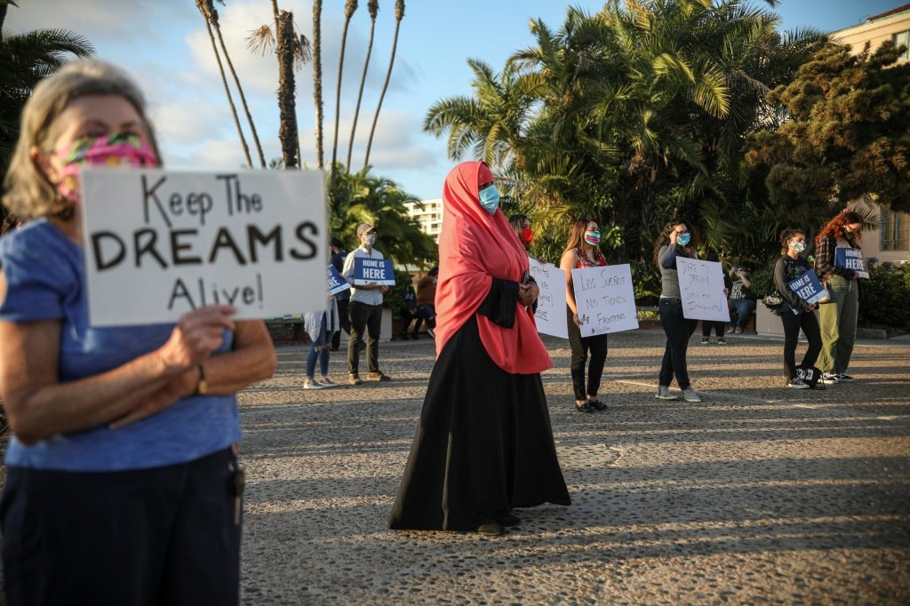 Tribunal dos EUA declara ilegal o programa que protege 'Dreamers'