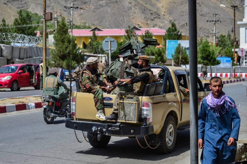 Exército afegão em cidade próxima a Cabul: o que significa a vitória do Talibã (Ahmad SAHEL ARMAN/AFP)