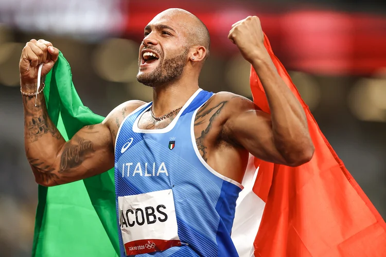 Marcell Jacobs comemora ouro nos 100m rasos: "Ganhei um ouro olímpico depois de Usain Bolt, é inacreditável" (Andrew Boyers/Reuters)