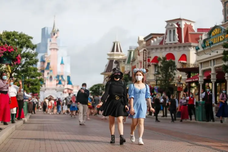 Disneyland Paris reabre após oito meses. (Gonzalo Fuentes/Reuters)