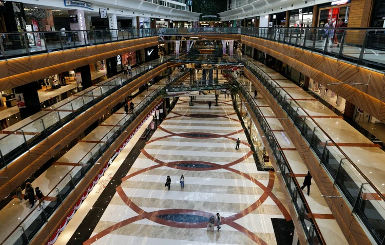 Shopping Pondok Indah em Jacarta, Indonésia, na reabertura após paralisação pela Covid-19. (Ajeng Dinar Ulfiana/Reuters)