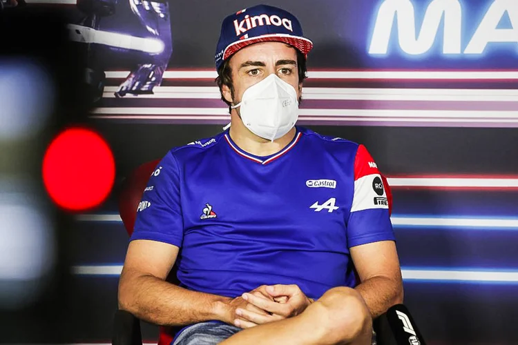 Fernando Alonso, da Alpine, em Budapeste, Hungria. (Florion Goga/Pool/Reuters)