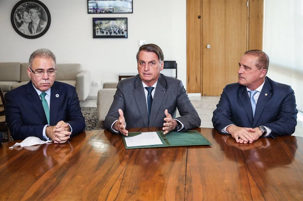 Governo Bolsonaro: Entre os nomes citados pelo próprio presidente para disputar as eleições estão ministros hoje sem partido, como o da Saúde, Marcelo Queiroga (Isac Nóbrega/PR/Flickr)