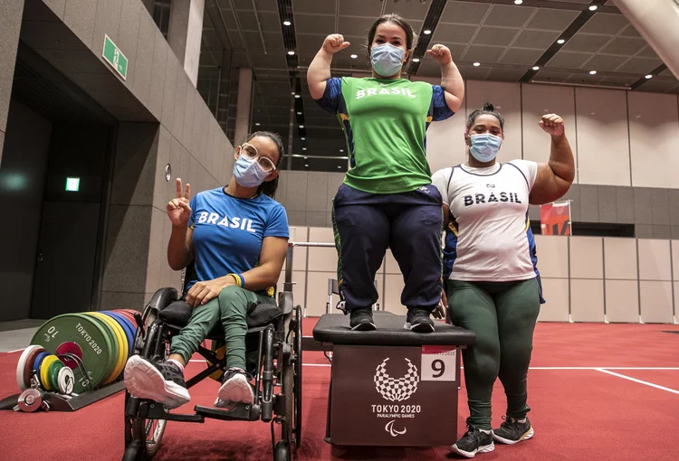 LARA LIMA, MARIANA D’ANDREA E TAYANA MEDEIROS. Treino do Halterofilismo no Tokyo International Forum. 
Ale Cabral/CPB (Ale Cabral/Comitê Paralímpico Brasileiro/Flickr)