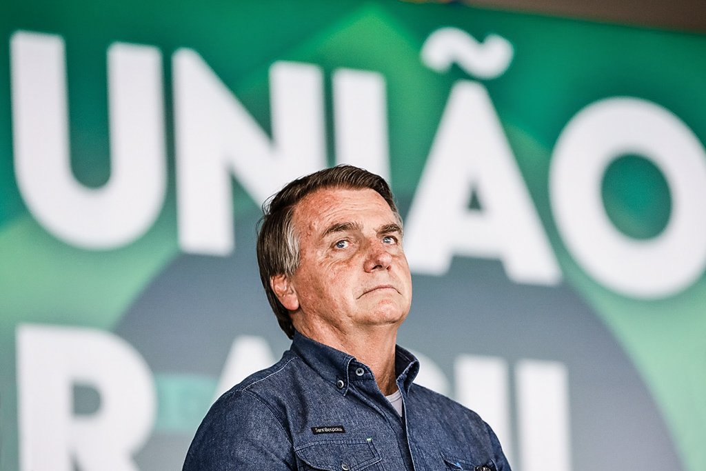 Em Pernambuco, Bolsonaro faz motociata com apoiadores e critica STF