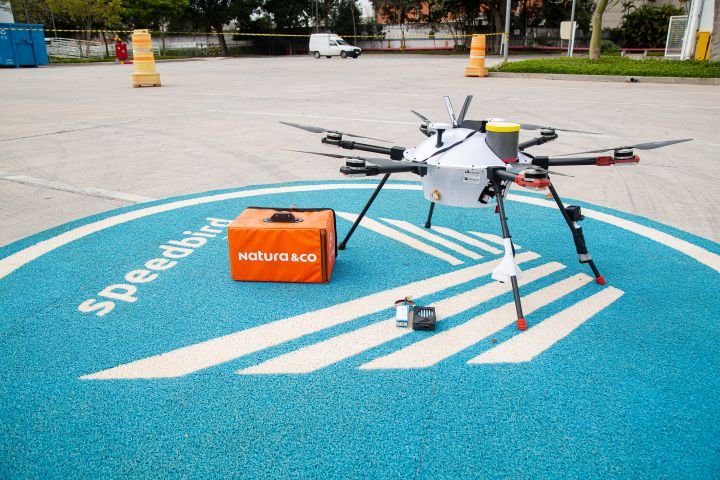 Natura: empresa inicou uma etapa de testes técnicos para a realização de entregas dos produtos da marca por meio de drones. (Natura/Divulgação)