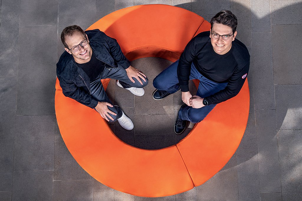 Florian Hagenbuch (à esquerda) e Mate Pencz, sócios-fundadores da Loft: startup a caminho de liderar a originação de crédito imobiliário no país (Leandro Fonseca/Exame)