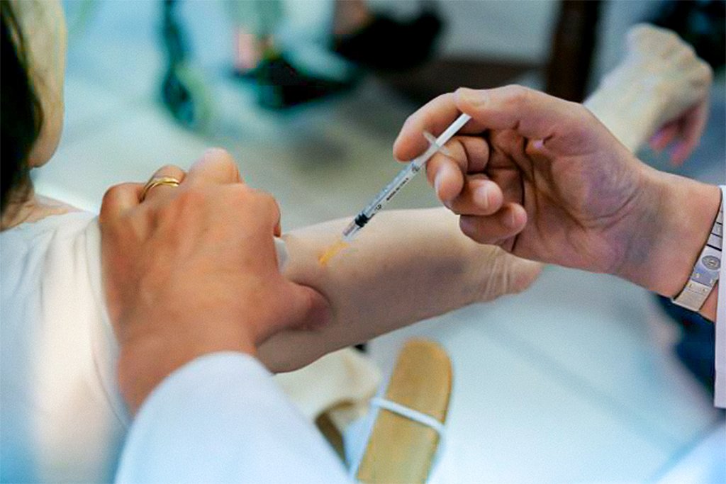 Pessoas não vacinadas têm 11 vezes mais risco de morrer de covid-19