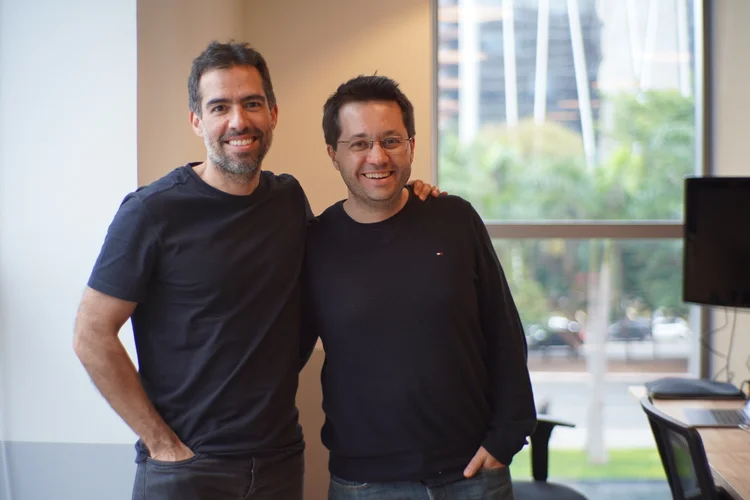 Igor Senra e Léo Mendes, fundadores da Cora: fintech recebe aporte de R$ 600 milhões (Cora/Divulgação)