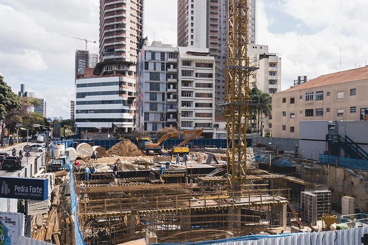 Licitações: edifício em construção na cidade de São Paulo (Eduardo Frazão/Exame)