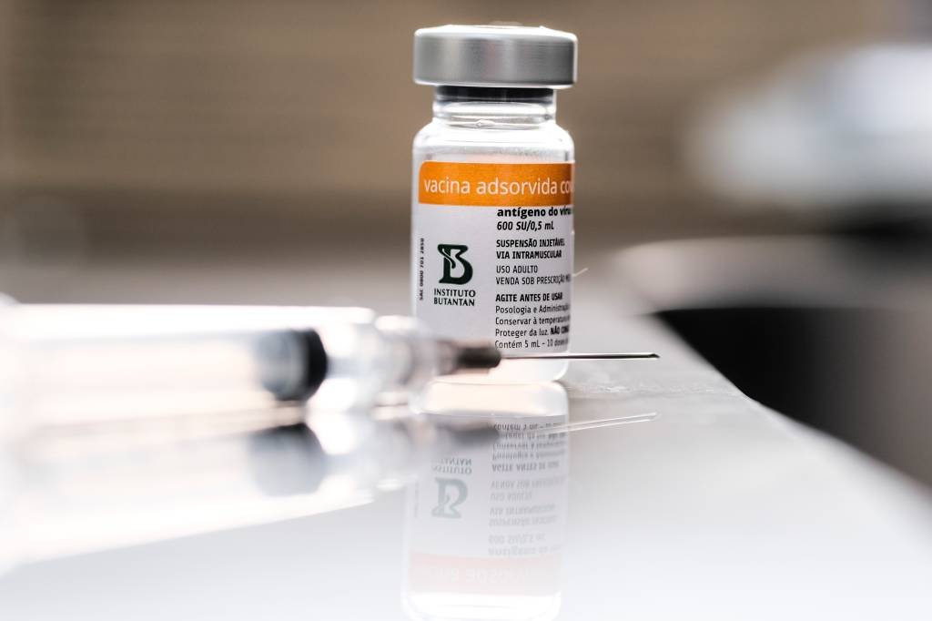 Butantan faz entrega direta de 2,5 milhões de doses de vacina a 5 estados