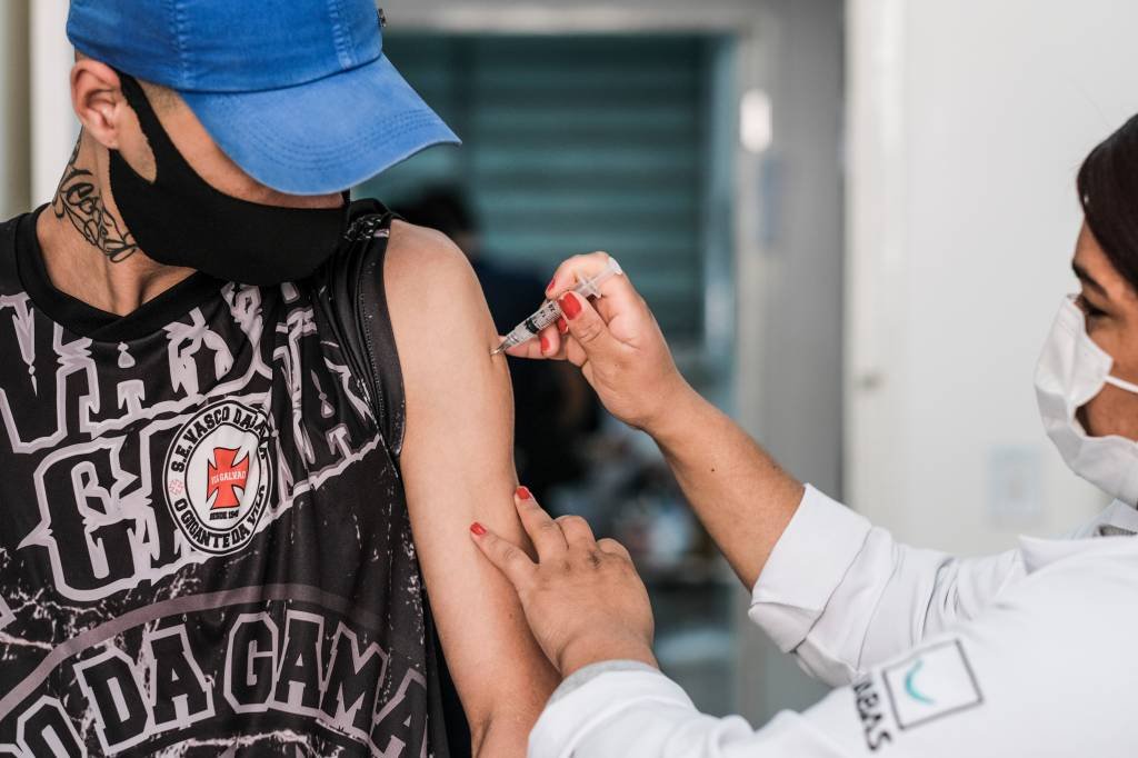 Ministério da Saúde volta a recomendar vacinação de adolescentes