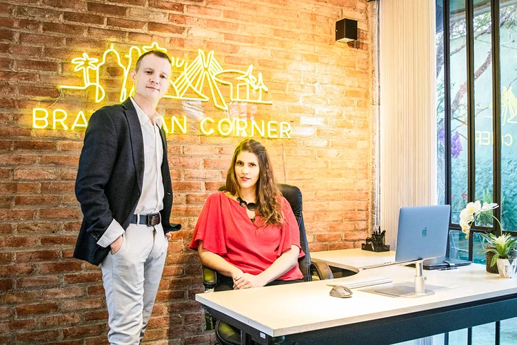 Felipe Balaky e Marcela Marin, fundadores da Brazilian Corner: startup atua com o um Airbnb 2.0, com atendimento 24 horas e serviços ao hóspede (Brazilian Corner/Divulgação)