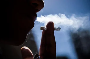 Posso reclamar do cheiro de cigarro vindo do apartamento do vizinho?