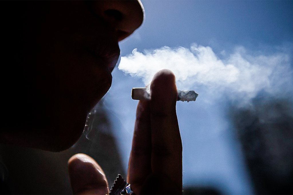 Cigarro contrabandeado está cada vez mais acessível no comércio, diz Ibope