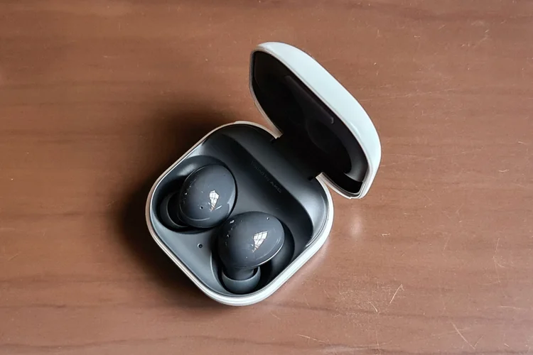 Galaxy Buds 2: fones de ouvido têm cancelamento ativo de ruído (Lucas Agrela/Exame)