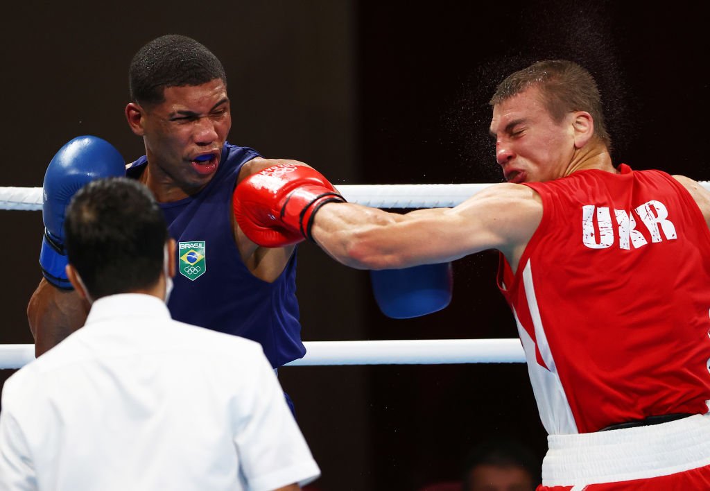 Hebert Conceição vence por nocaute e conquista ouro no boxe