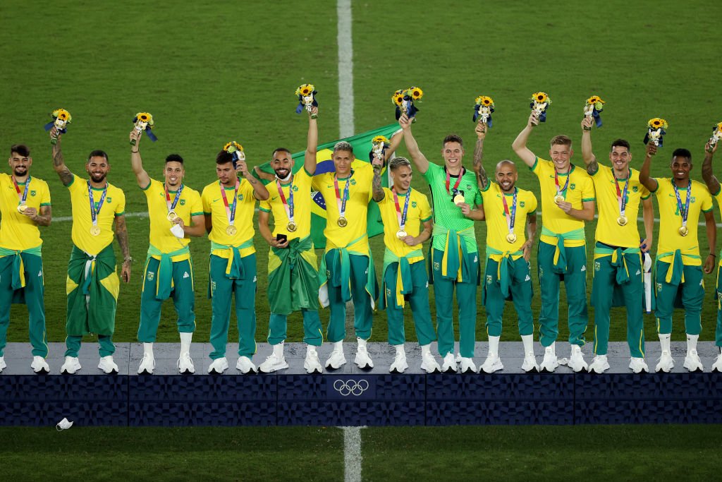 Seleção brasileira de futebol não veste agasalho da Peak no pódio