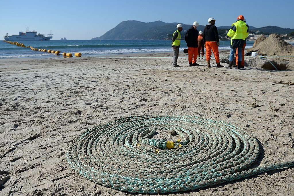 Facebook e Google anunciam novo cabo submarino que se estende por 6 países