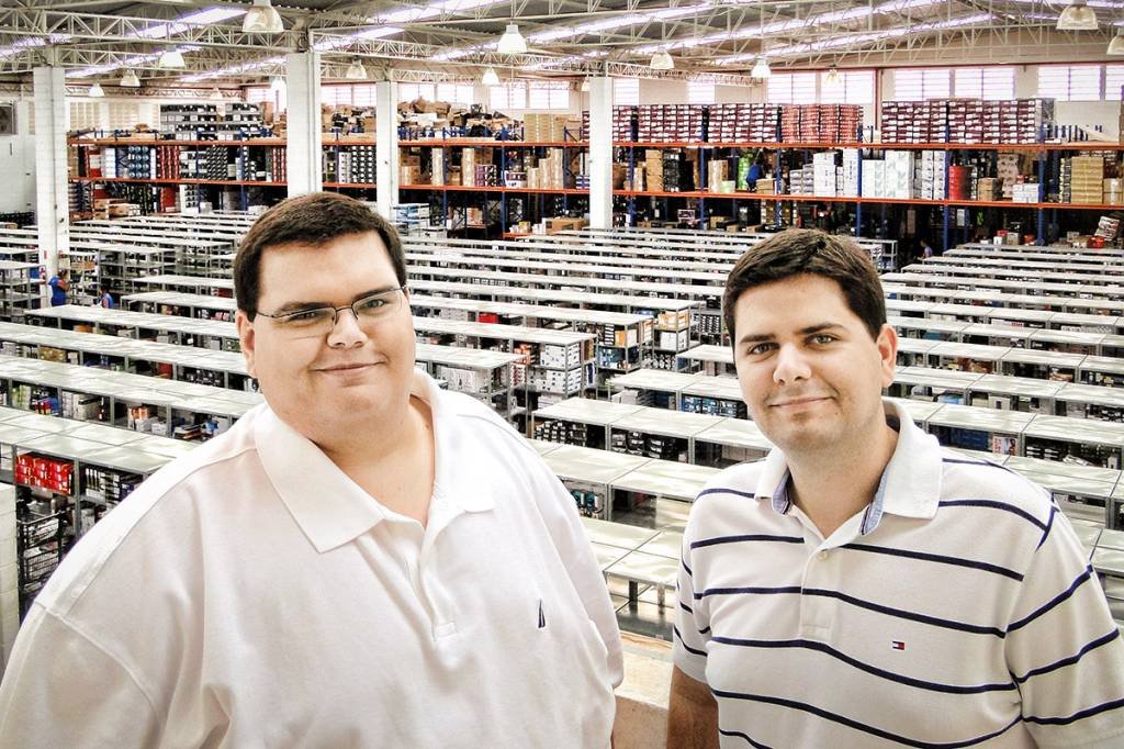 Thiago e Leandro Ramos: em 2003, os irmãos eram os únicos funcionários da empresa (Kabum!/Divulgação)