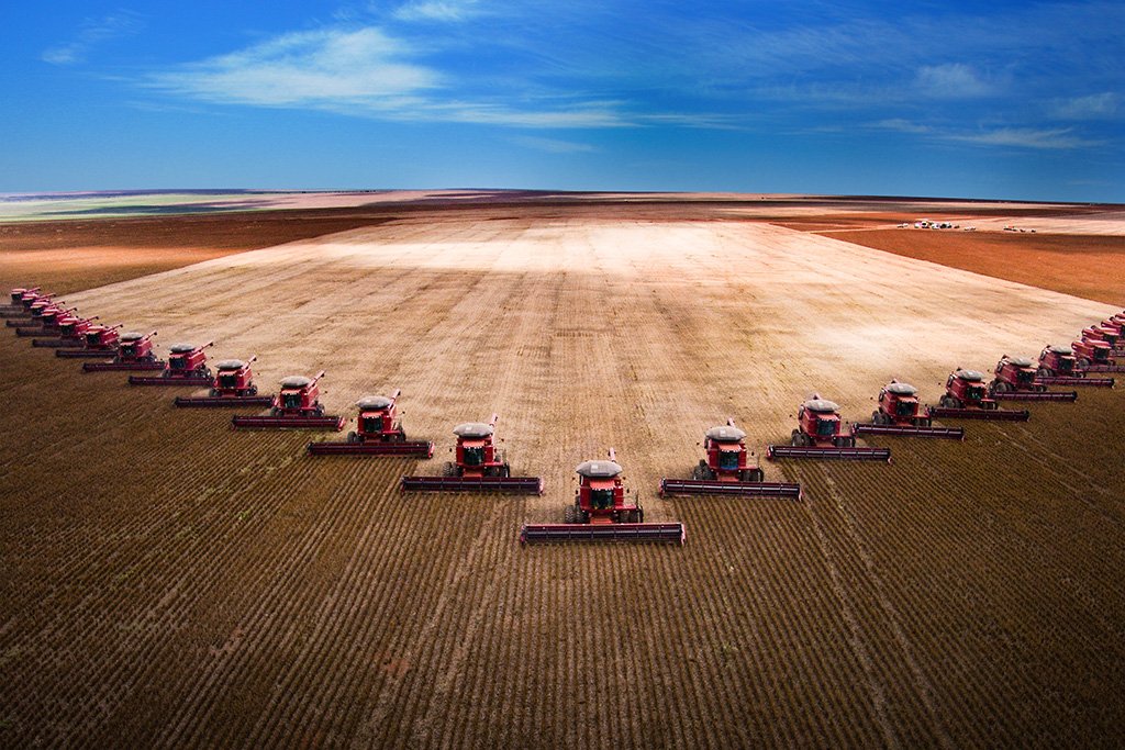 Colheita de soja em Mato Grosso: estimativa para produção de grãos brasileiros é de 271,4 mi de t, estima Conab (Getty Images//iStockphoto)
