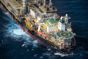 Imagem referente à matéria: Petróleo sobe com força com estoques baixos e demanda em alta