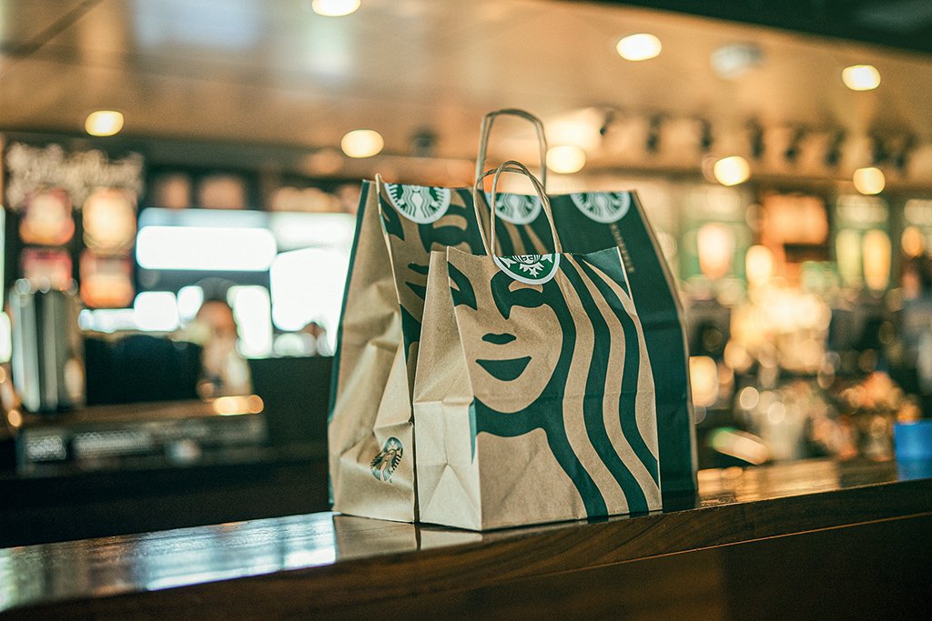 Starbucks vai encerrar mais de mil cargos administrativos por 'queda nas vendas'