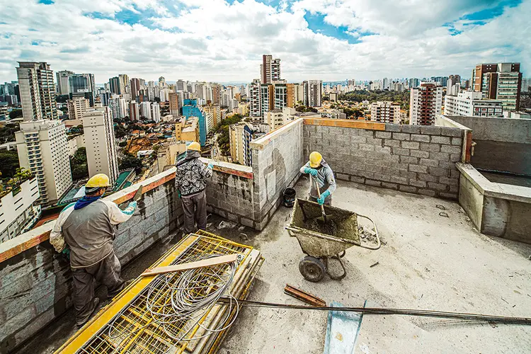 Obra em prédio residencial na Vila Mariana, em São Paulo: o mercado terá recorde de vendas neste ano (Leandro Fonseca/Exame)