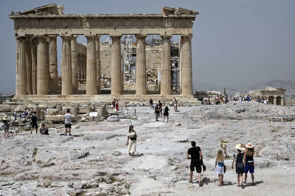 Acrópole é fechada aos turistas por onda de calor excepcional