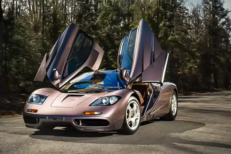 McLaren F1 1995: nenhum carro no mundo tem a mesma cor que este.  (Gooding & Company/Divulgação)