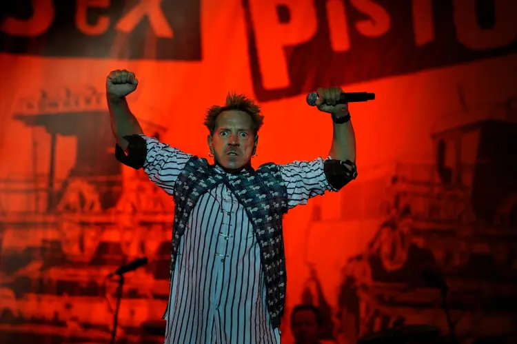 Johnny Rotten, do Sex Pistols: músico perdeu nesta segunda-feira sua batalha legal para impedir que outros membros usem músicas da banda em uma série de televisão. (Vincent West/Reuters)